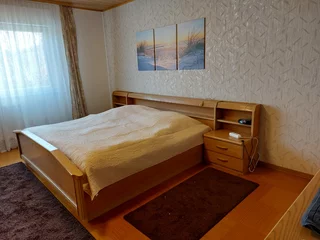 Erholsamer Schlaf: Eines der zwei ruhig gelegenen Schlafzimmer für Ihre Nachtruhe..